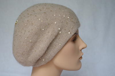 kremoviy-zhenskiy-beret-vyazaniy-vizio-italiya-6943