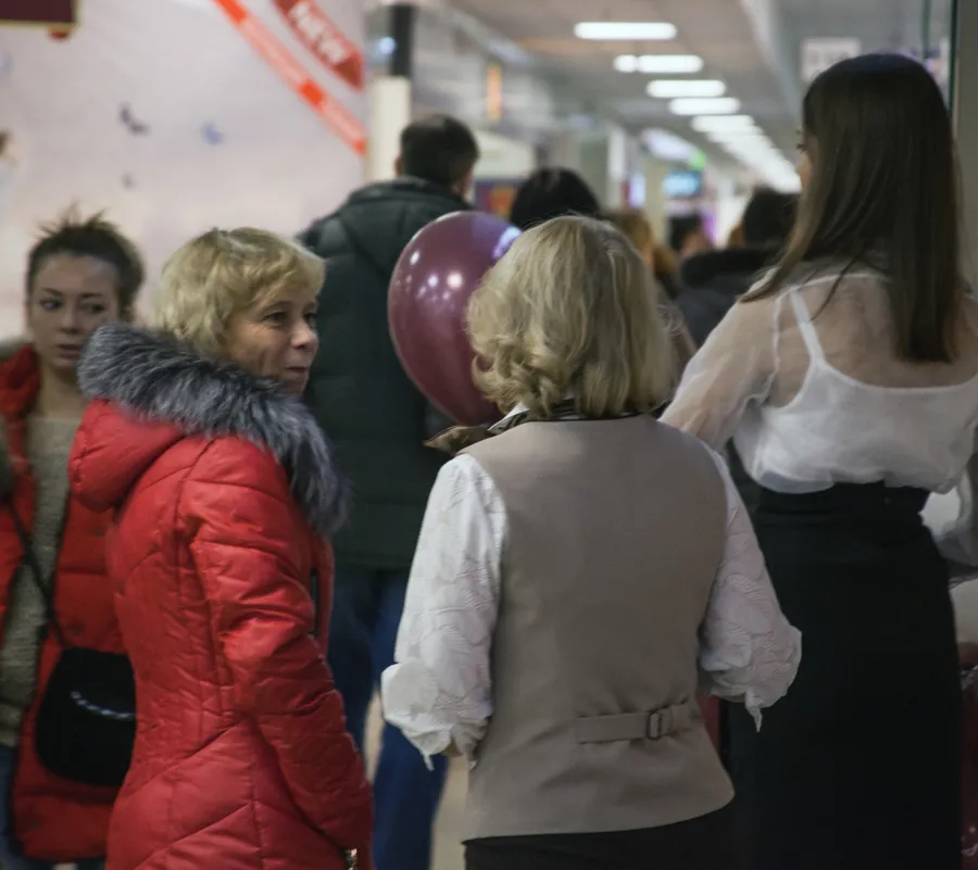 Гости на Открытие фирменного салона мебели "Лазурит"