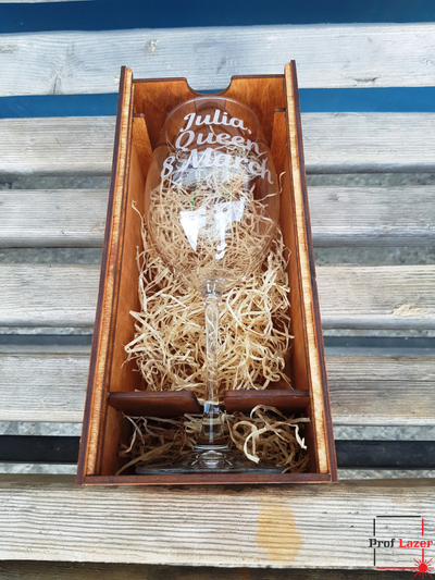 Бокал Queen с 8 марта в подарочном боксе