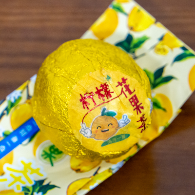 Лимон , ягоды годжи, тростник , ромашка