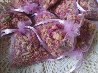 Мешочки с лепестками розы
