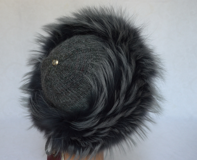 Вязаная шапка с меховой оторочкой из меха енота Италия Визио фото