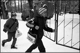 К первому уроку. г. Пикалёво, Ленинградская обл. 2012 г. 