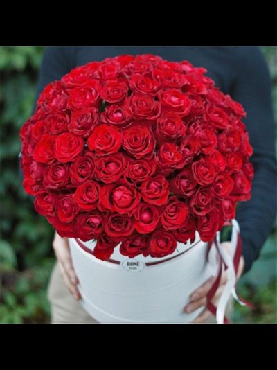 101 красная роза в шляпной коробке