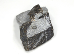 Ставролит, сросток кристаллов "косой крест" на сланце, Россия, Кольский п-ов (55*30*29 мм, 56 г) №26075