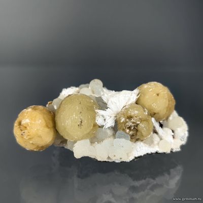 Стильбит, морденит, пренит. Индия. 60*38*24мм