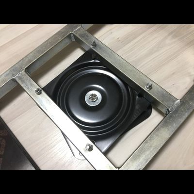 Стойка кресла в лодку на ликтрос с малой поворотной платформой