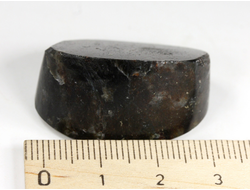 Нуумит (жедрит-антофиллит), полировка, Гренландия (32*23*17 мм, 19 г) №29920