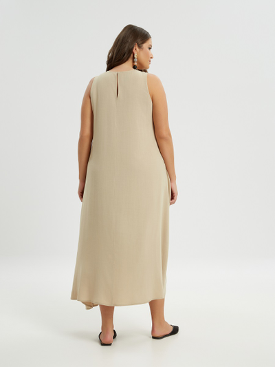 Летнее платье беж с эффектной черной отделкой