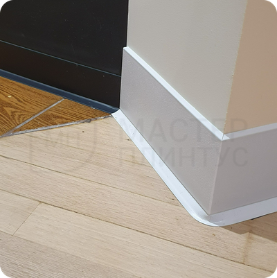 Плинтус ХДФ Dollken S100 100мм Х 2,575 м 1013/5012 Белый в интерьере 3