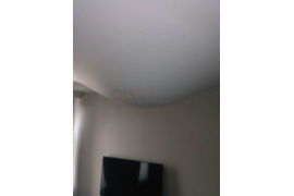 Слив воды с натяжного потолка