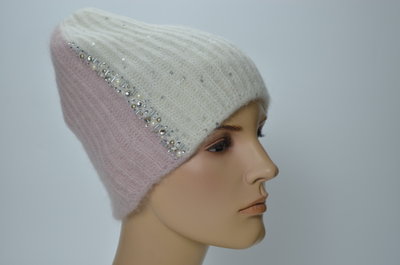 Вязаная двухцветная шапка