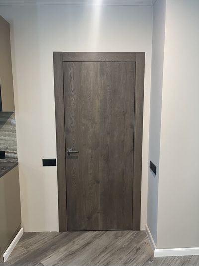 ВЫСОТА 2300 мм/ ОКА Беларусь. МАССИВ ДУБА/ BOTEGA LEGNO, модель LEGNO 1/ тонировка ГАЛИФАКС ТАБАК/ ПОЛОТНО ГЛУХОЕ