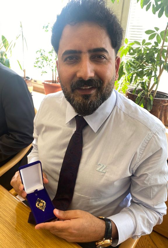 Dr. Jaan Nissar Кашмир Жан&nbsp;Индия