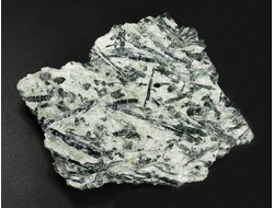 Актинолит в белом тальке, необработанный, дикий образец, Россия, Северный Кавказ, КЧР (71*52*15 мм, 56 г) №37769