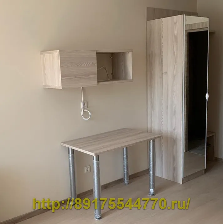 005 Мебель для гостиницы. Сделано по проекту заказчика.
Шкаф, стол и полка.
Фасады и корпуса:
ЛДСП Egger H1250 Ясень Наварра, ST36
Фасад: Алюминиевый профиль узкий с зеркалом серебро.