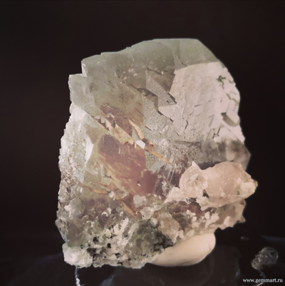 Кварц дымчатый ("крученик" или "gwindel")  с хлоритовой присыпкой. 80*40*65мм. (ААА)