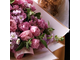 Нежный розовый букет с мятой, пионовидными розами, ароматной маттиолой и лимониумом