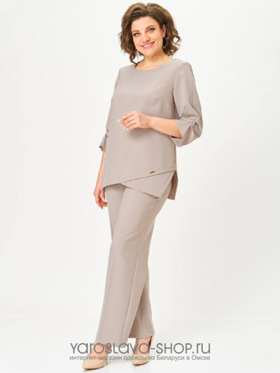 Костюм женский, 2-х предметный брюки и блузка в бежевом цвете