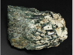 Актинолит в белом тальке, необработанный, дикий образец, Россия, Северный Кавказ, КЧР (62*48*25 мм, 102 г) №37771