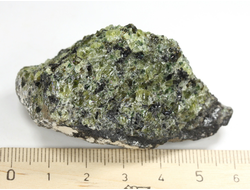 Хризолит (Перидот, Оливин), кристаллы на породе, США (59*32*28 мм, 75 г) №38096