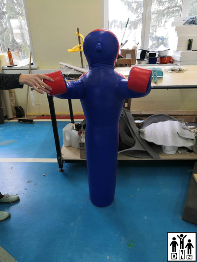 Манекен для борьбы одноногий