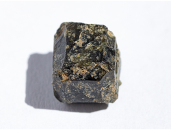 Вилуит, кристалл, в ассортименте, Якутия (10-12 мм, 1,8-2,3 г) №18717