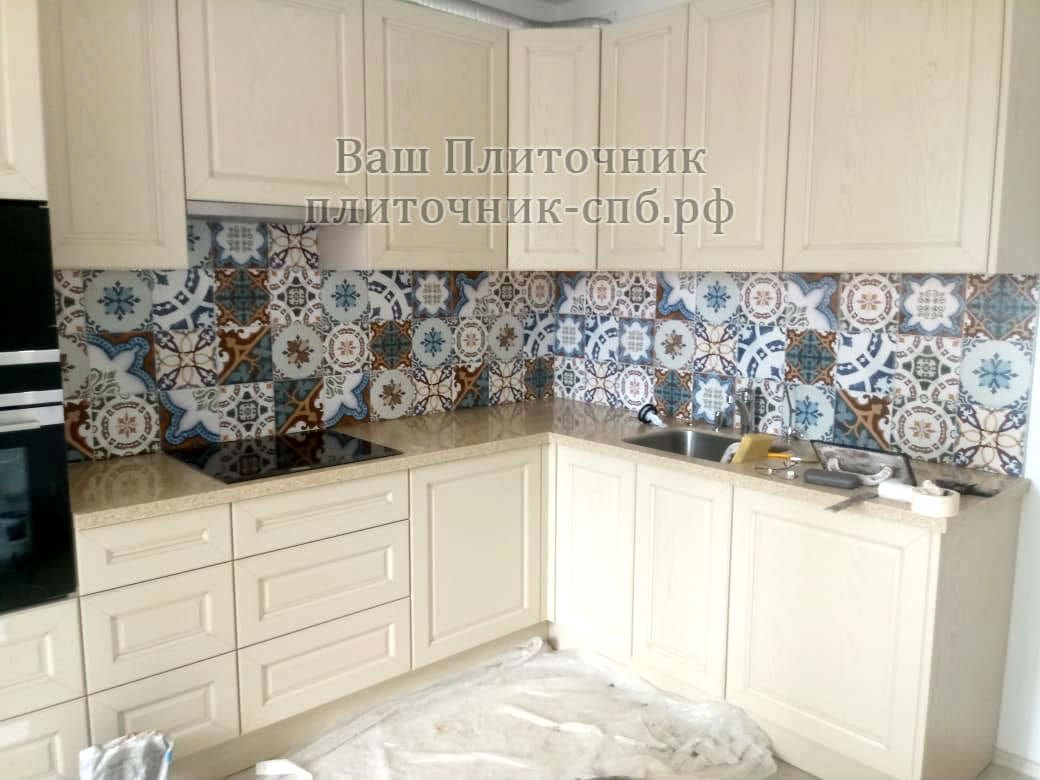 Укладка фартука из плитки пэчворк