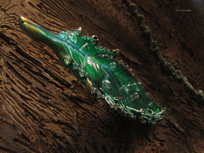 Весенняя брошь "Листок Павлинникуса" - волшебный подарок к 8 марта!