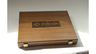 1027 Деревянный шильд с брендированием. Лазерная гравировка.