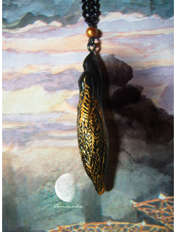 "Царица Ночи" - необычный кулон-капля в чёрно-золотой цветовой гамме