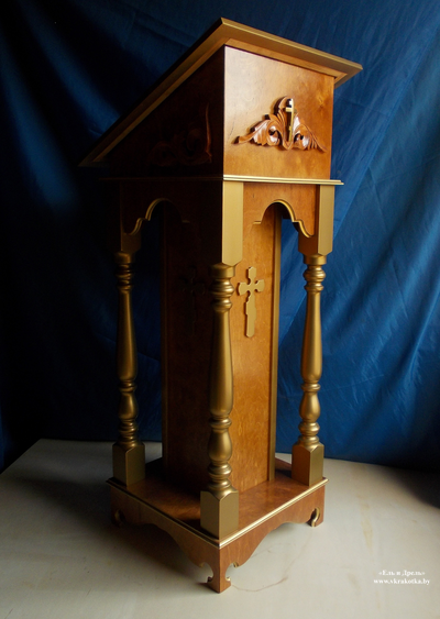 Резной аналой с позолотой