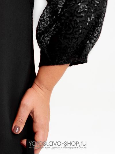 Шикарное нарядное платье с ассиметричными рукавами в черном цвете