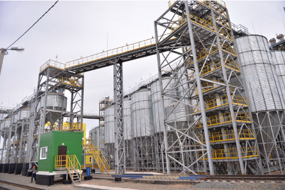 Вид на завод по переработке масличных семян подсолнечника, сои и рапса