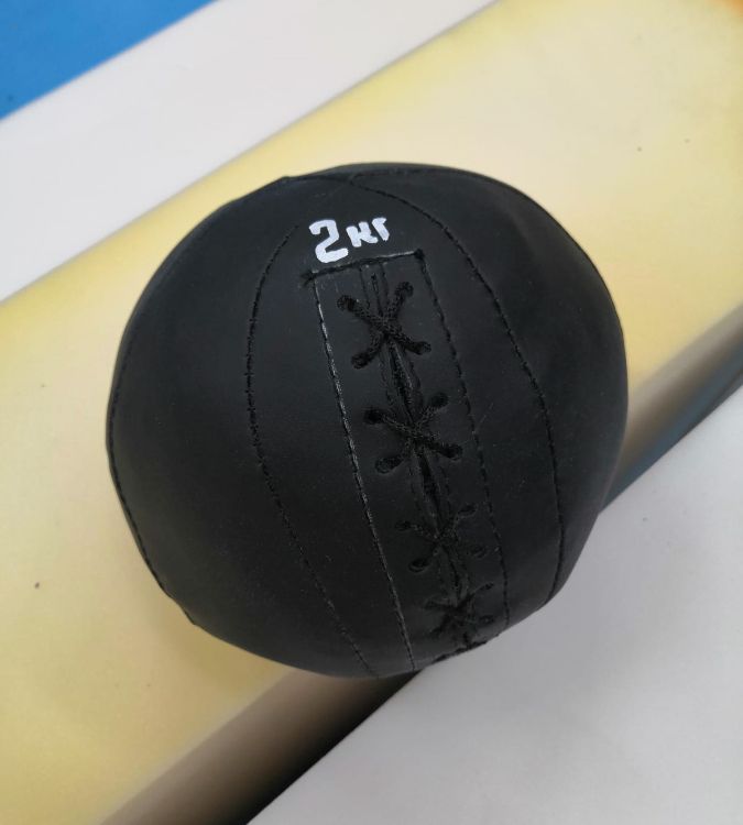 Медбол (медицинский мяч), без рукоятки, 2кг Винилискожа. Диаметр 18см DNN