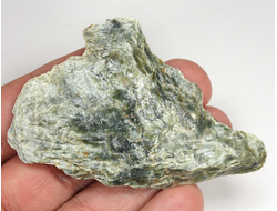 Серпентин, необработанный, дикий образец, Россия, КЧР, Урупский район (48*45*10 мм, 24 г) №37608