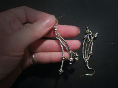 "Ледяные веточки", длинные серьги из бисера и бусин