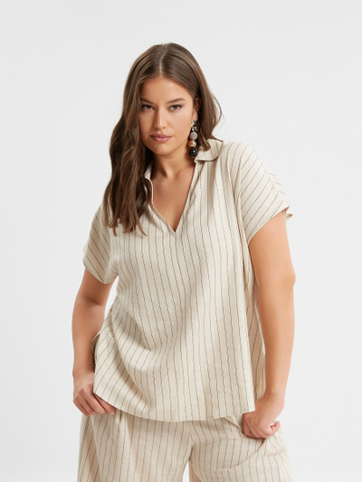 Топ молочного цвета в полоску