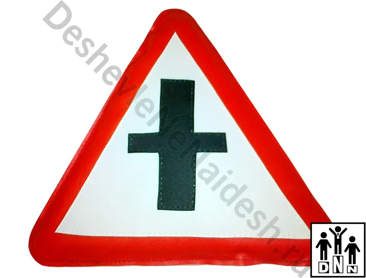 Дорожный знак Пересечение со второстепенной дорогой