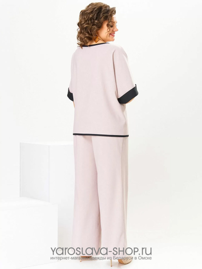 Пудровый брючный комплект с принтом "цветок"