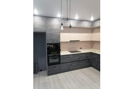 Кухня бетон с антресолями