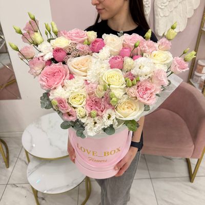 Букет в шляпной коробке микс цветов L