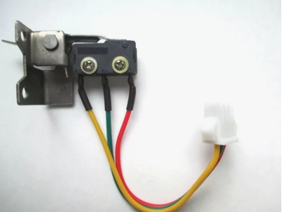 Микровыключатель для газовой колонки  ВПГ "NEVA" мод. 4610, Oasis, Roda, Нева-Транзит, ТГА, Ладогаз, Electrolux GWH 265, Zanussi GWH10, Ariston FAST R 10 ONM (с кроншт.)