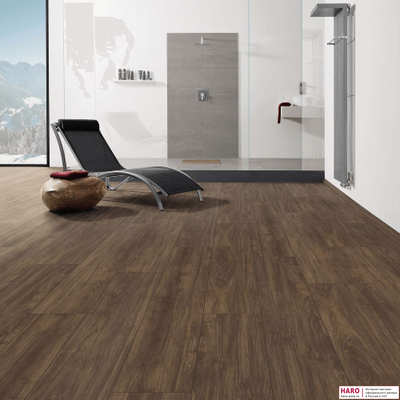 Дизайнерский пол Disano Classic Aqua Орех 543713 в интерьере комнаты