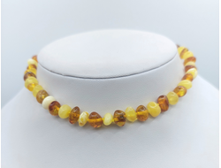 Детские бусы из обработанного янтаря через узелок арт.1