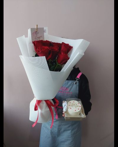 7 красных голландских роз 60см и бенто торт