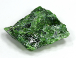 Хромдиопсид, необработанный "дикий" образец, Россия, Якутия (23*21*6 мм, 4,1 г) №28339