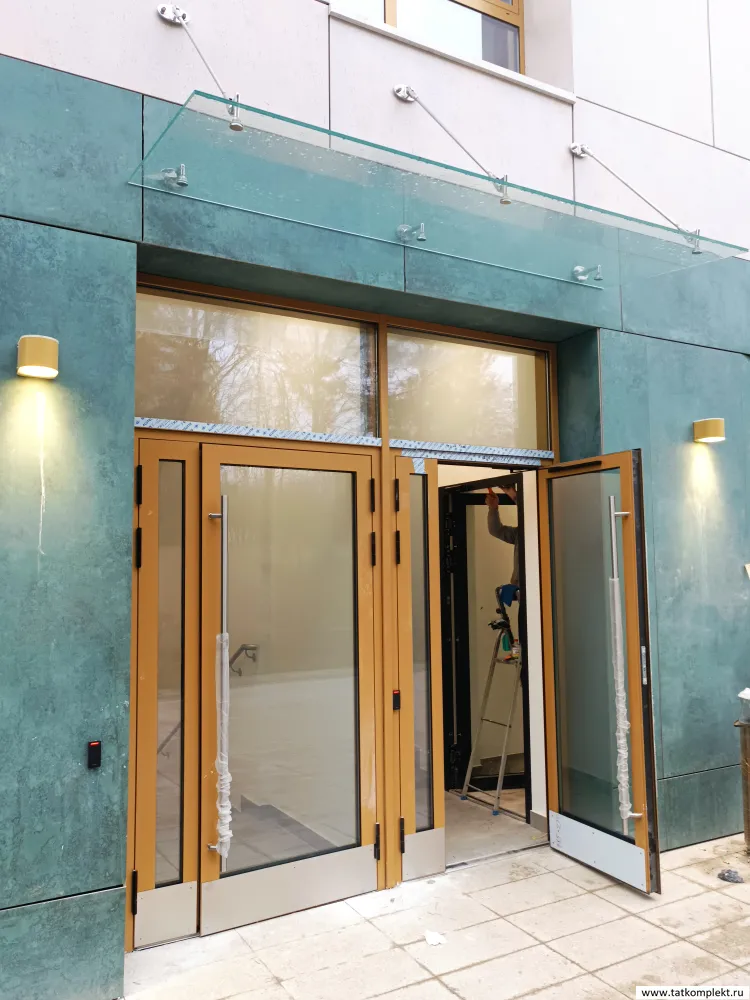 Стеклянные козырьки на вантах (тягах) ЖК "Мифы" Казань. Стекло закаленное , триплекс 8+8 (16мм)