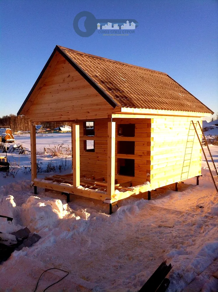 Баня с террасой из бруса