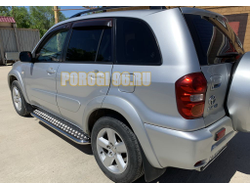 Пороги с накладным листом d53 для Toyota Rav4 (2000-2005)